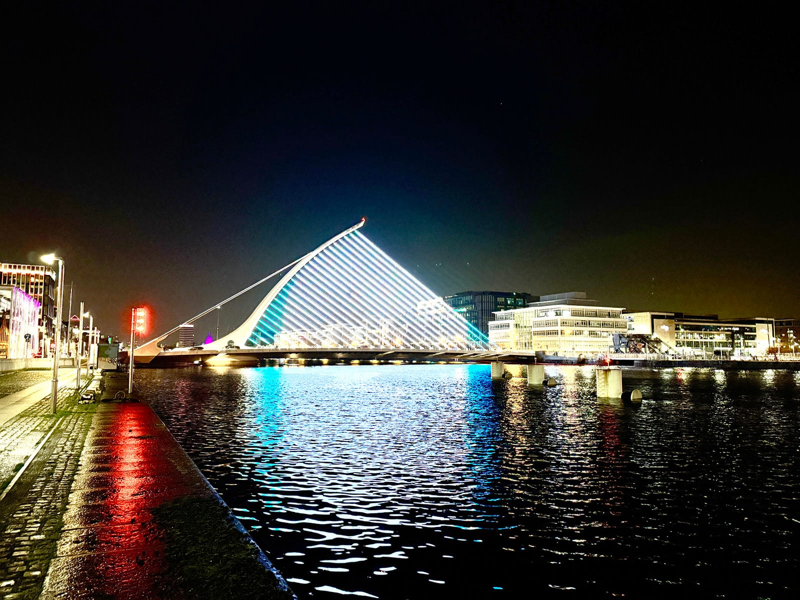 Samuel Beckett Bridge, Evening
